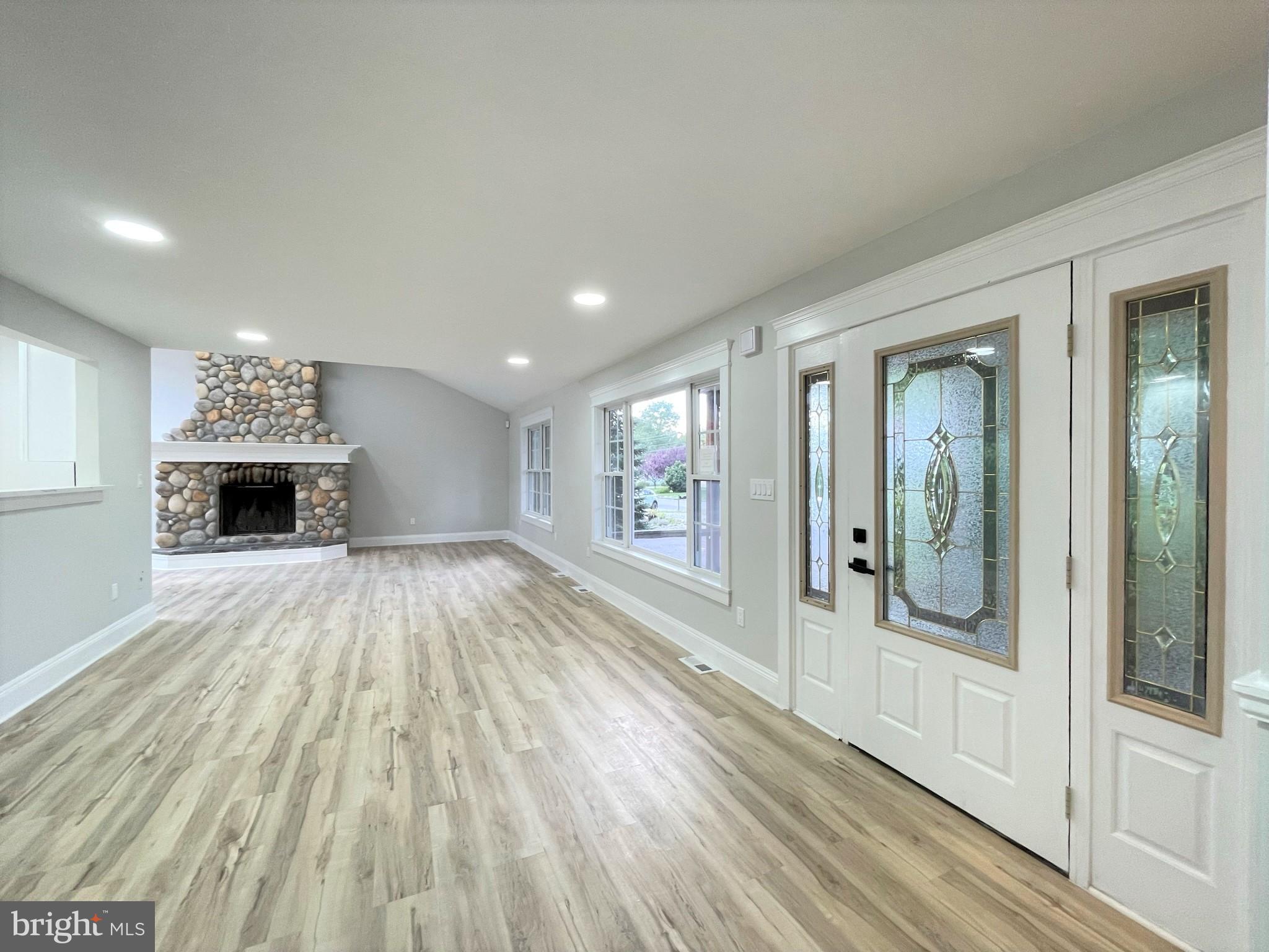 141 Leeward Road Manahawkin, NJ 08050 - Photo 4 of 48 Living Room