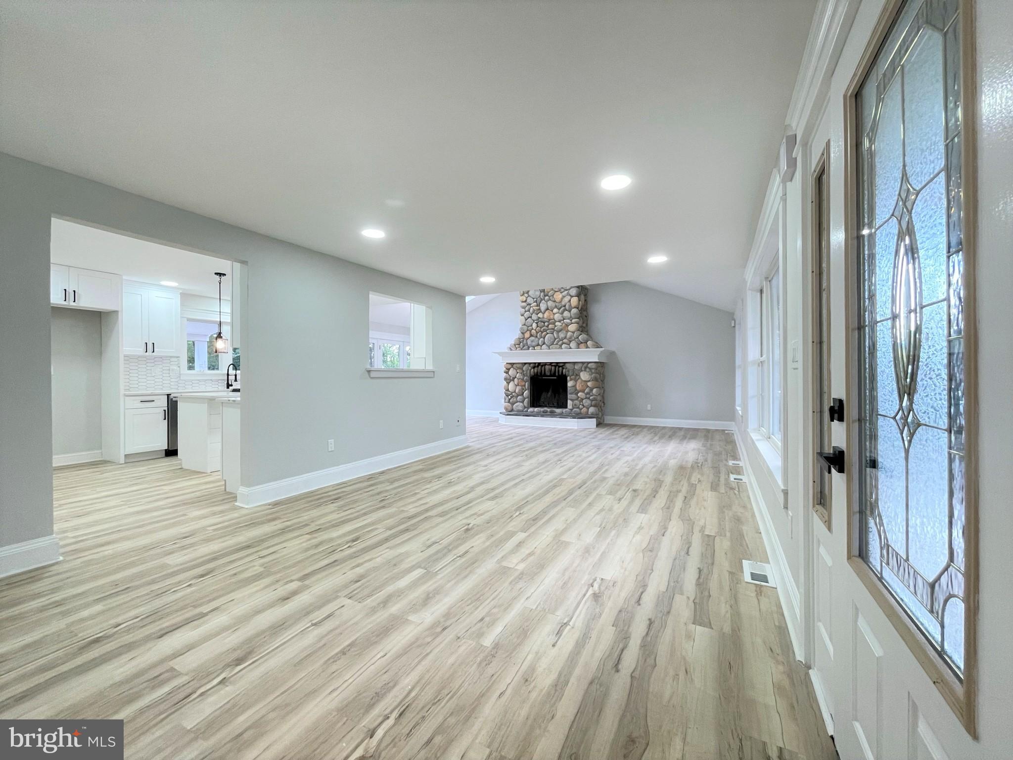 141 Leeward Road Manahawkin, NJ 08050 - Photo 5 of 48 Living Room