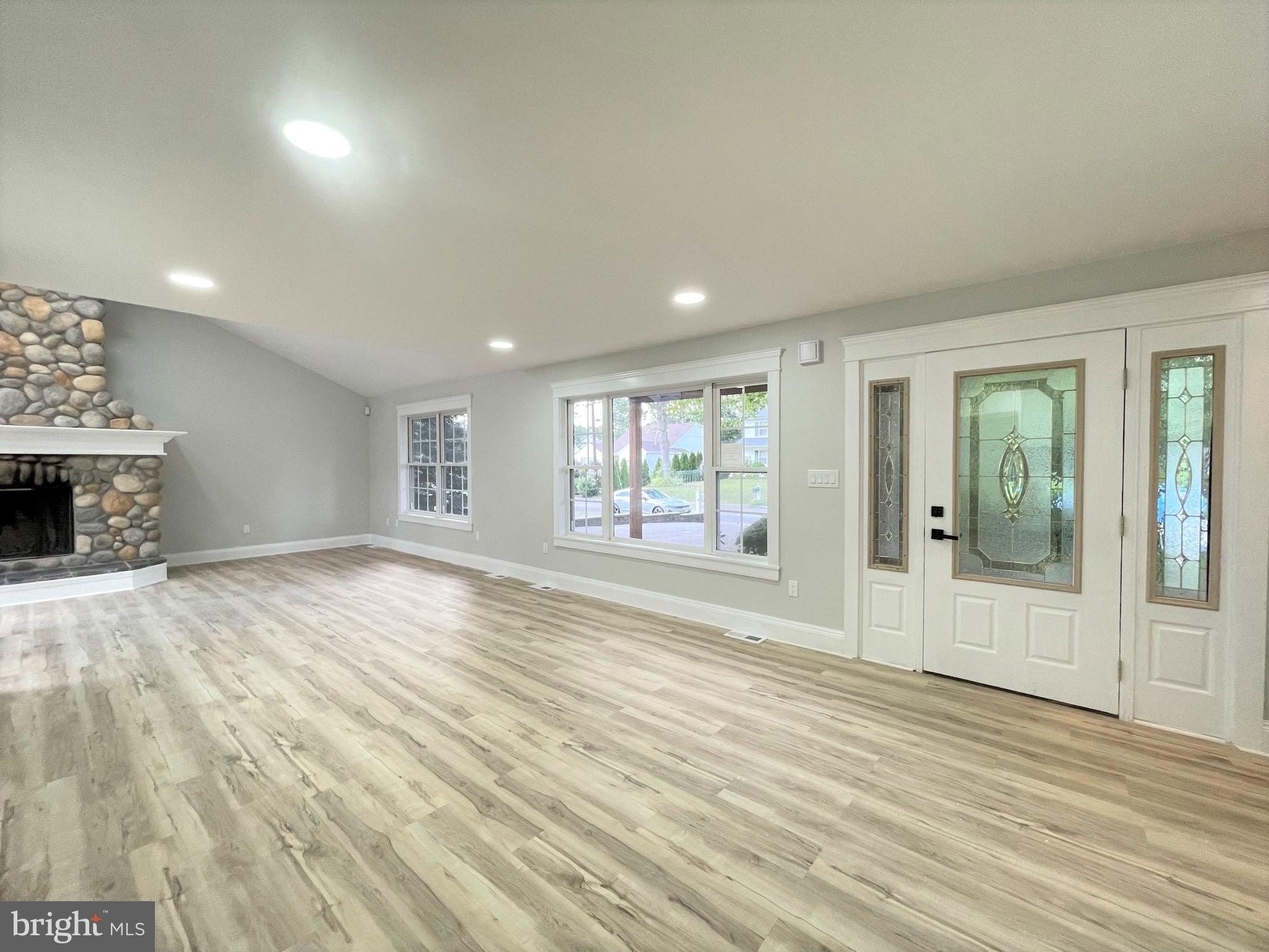 141 Leeward Road Manahawkin, NJ 08050 - Photo 6 of 48 Living Room