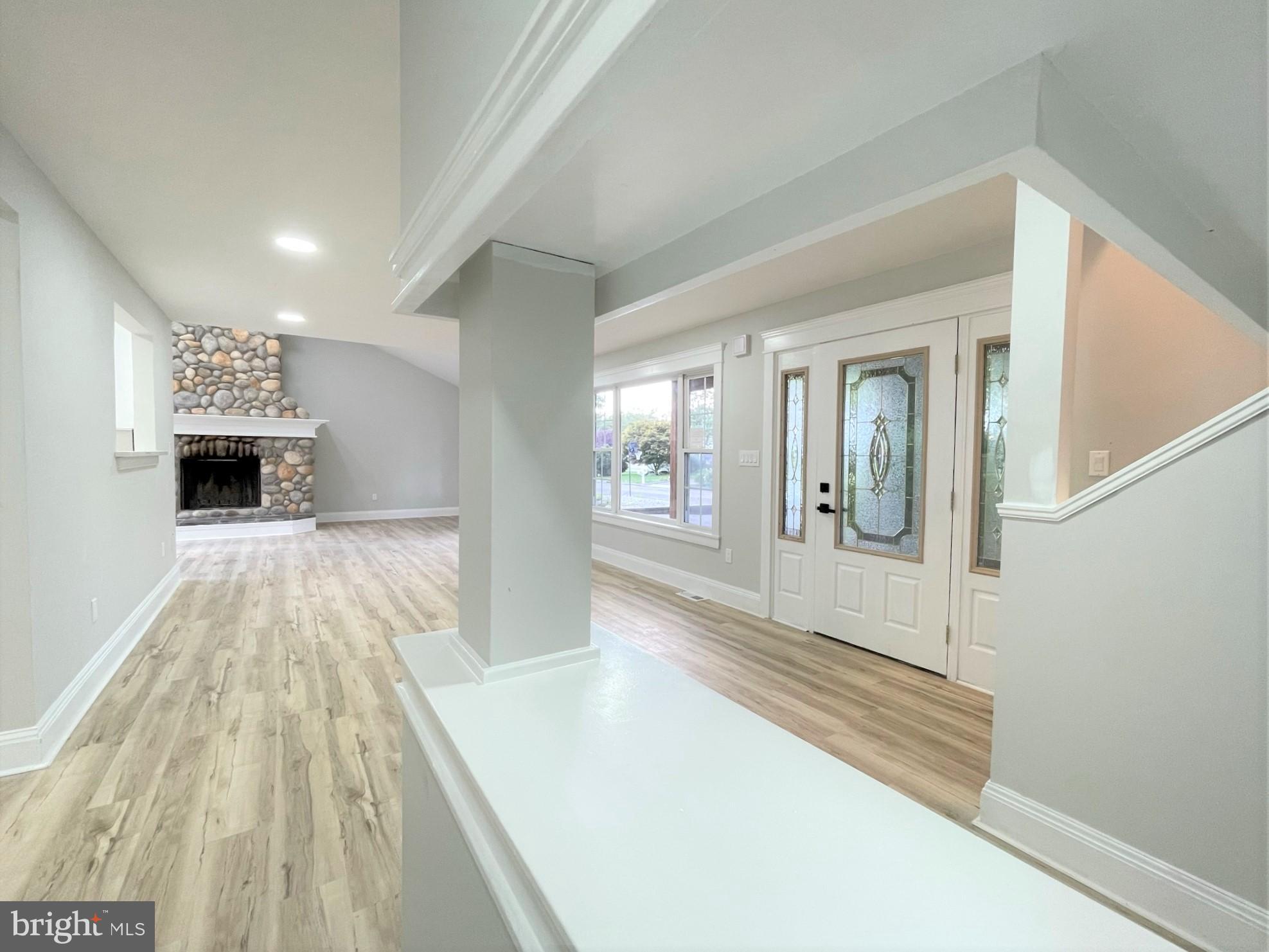 141 Leeward Road Manahawkin, NJ 08050 - Photo 8 of 48 Living Room
