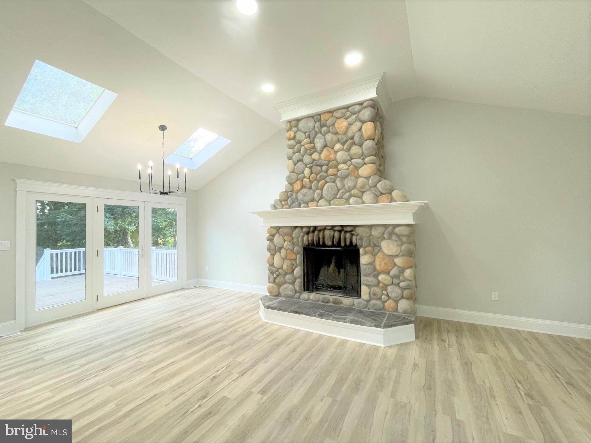 141 Leeward Road Manahawkin, NJ 08050 - Photo 9 of 48 Living / Dining