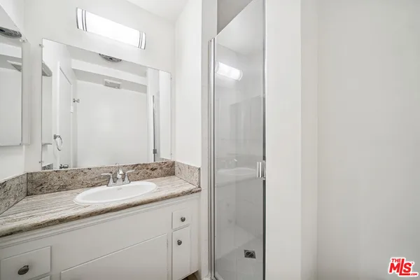 $2,650 | 7548 Hampton Avenue, Unit 205, West Hollywood, CA 90046