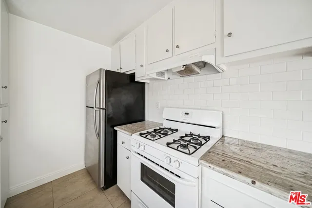 $2,900 | 7548 Hampton Avenue, Unit 205, West Hollywood, CA 90046