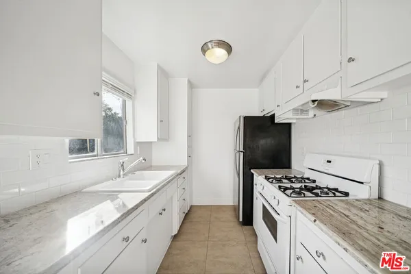 $2,650 | 7548 Hampton Avenue, Unit 205, West Hollywood, CA 90046