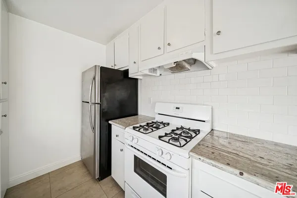 $2,650 | 7548 Hampton Avenue, Unit 205, West Hollywood, CA 90046