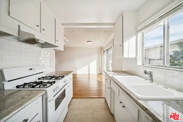 $2,650 | 7548 Hampton Avenue, Unit 205, West Hollywood, CA 90046