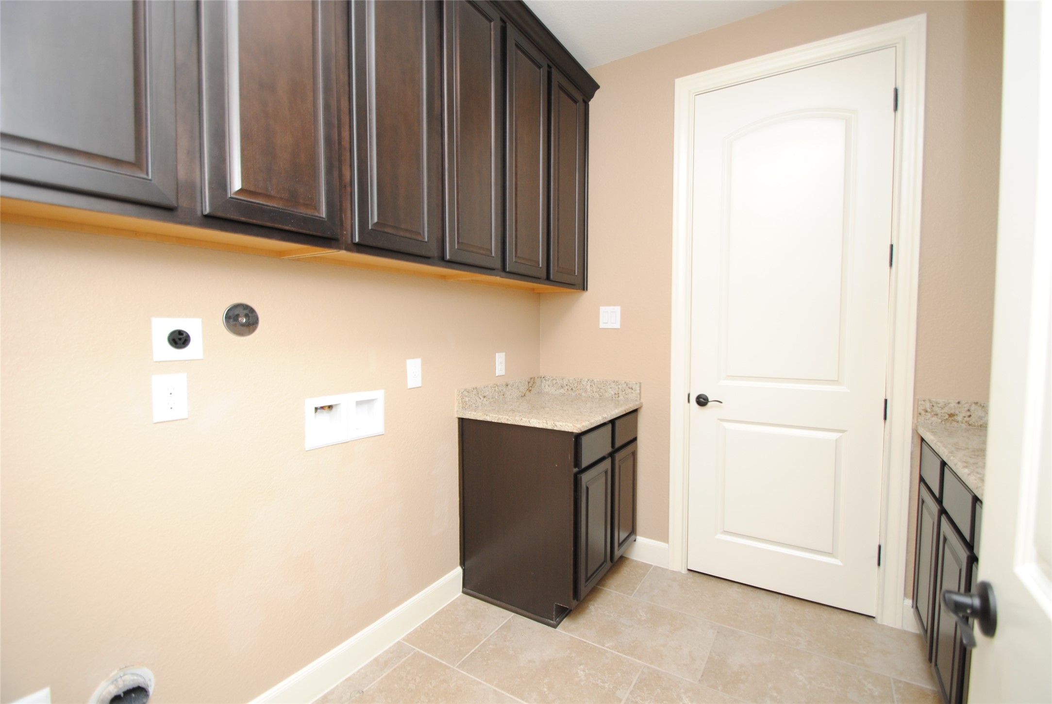2803 Quartz Rdg Drive Rosharon, TX 77583 - Photo 14 of 44 Laundry Room