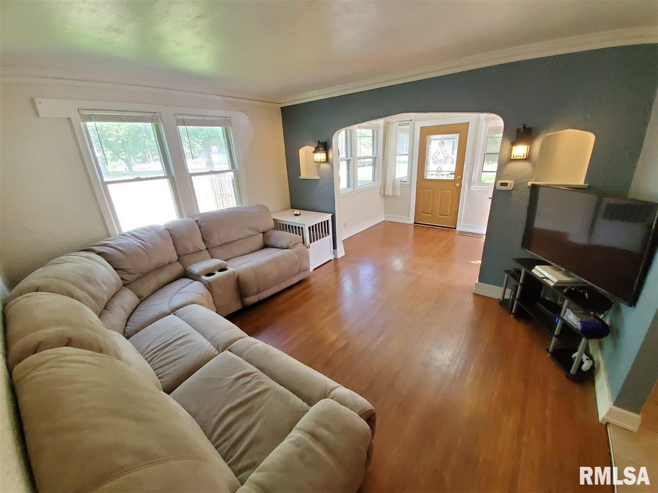 514 Fischer Road Creve Coeur, IL 61610 - Photo 5 of 23 Gallery Image 5