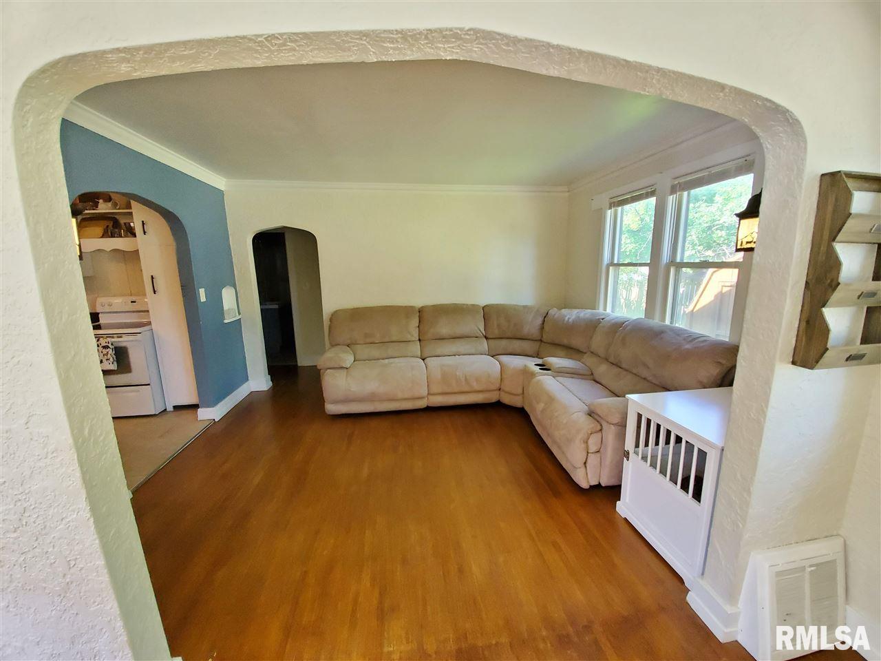 514 Fischer Road Creve Coeur, IL 61610 - Photo 6 of 23 Gallery Image 6