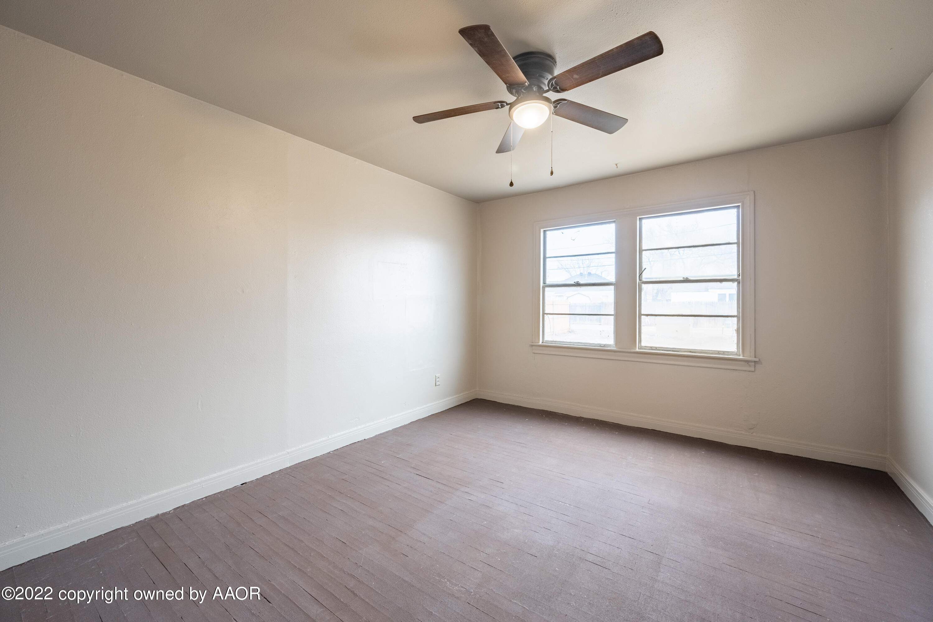 927 South Bryan Street Amarillo, TX 79102 - Photo 11 of 12 an empty room with a window