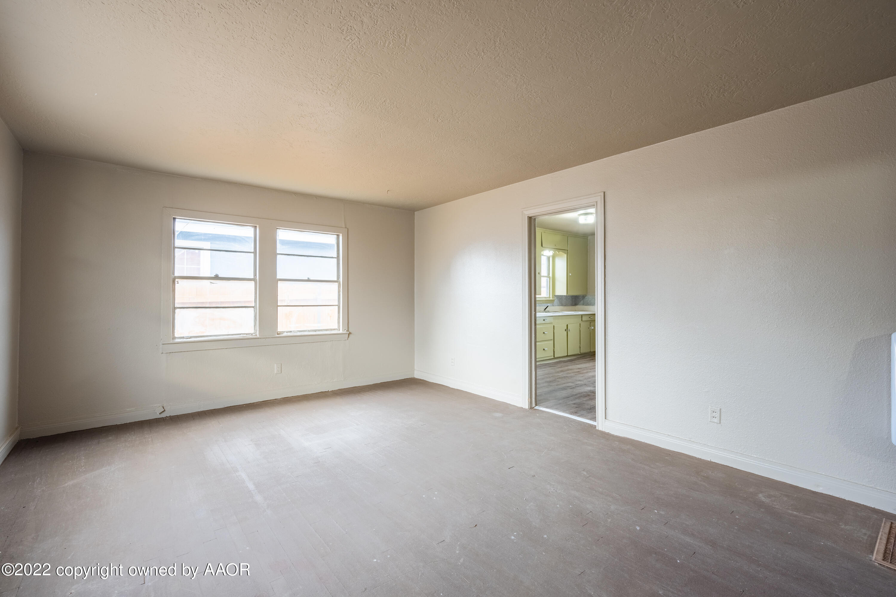 927 South Bryan Street Amarillo, TX 79102 - Photo 4 of 12 an empty room with windows