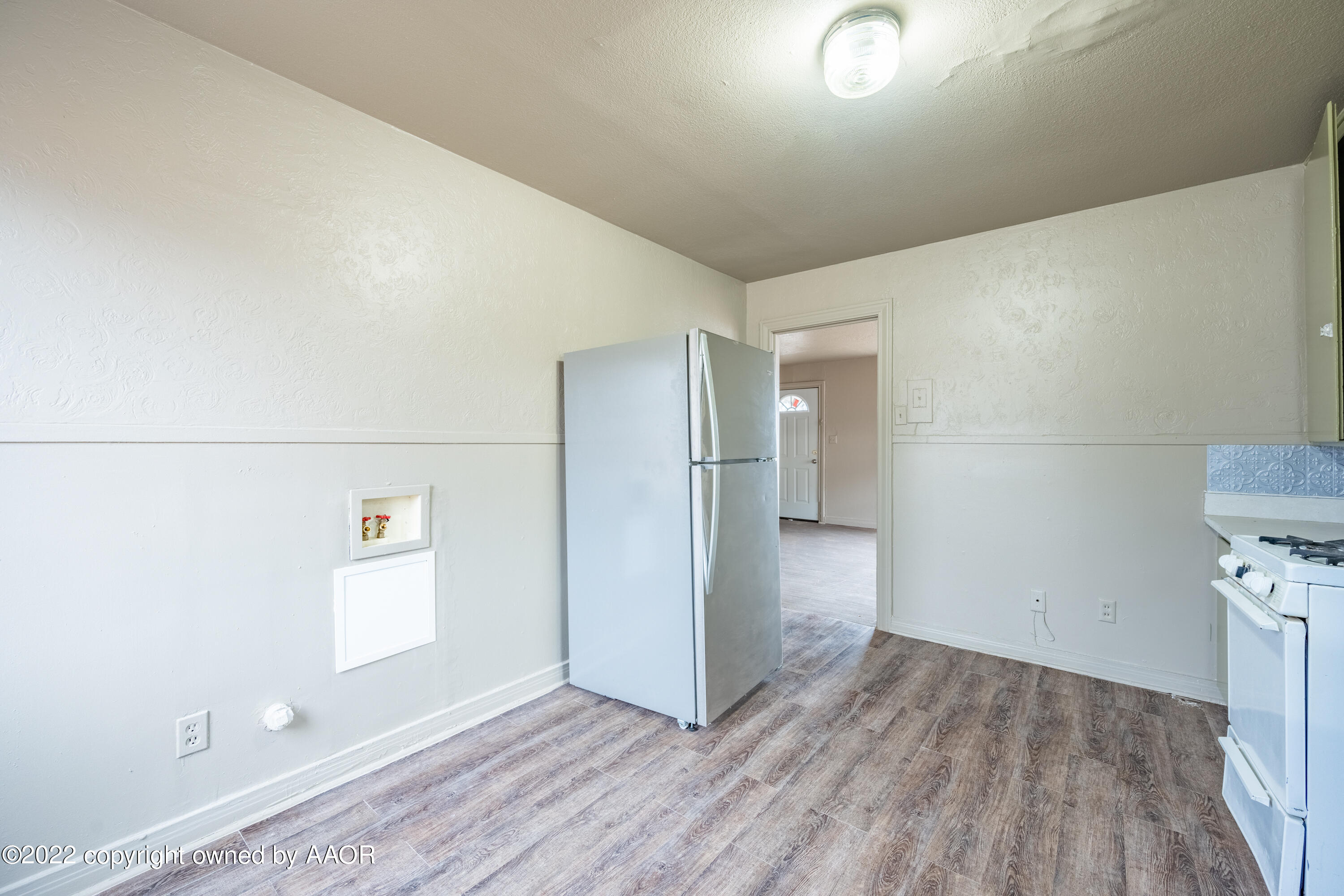 927 South Bryan Street Amarillo, TX 79102 - Photo 6 of 12 a view of empty room with wooden floor