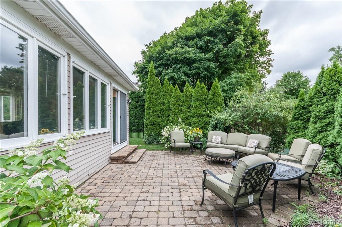 1107 Hackberry Circle Rochester, MI 48309 - Photo 5 of 30 Hackberry-5.jpg