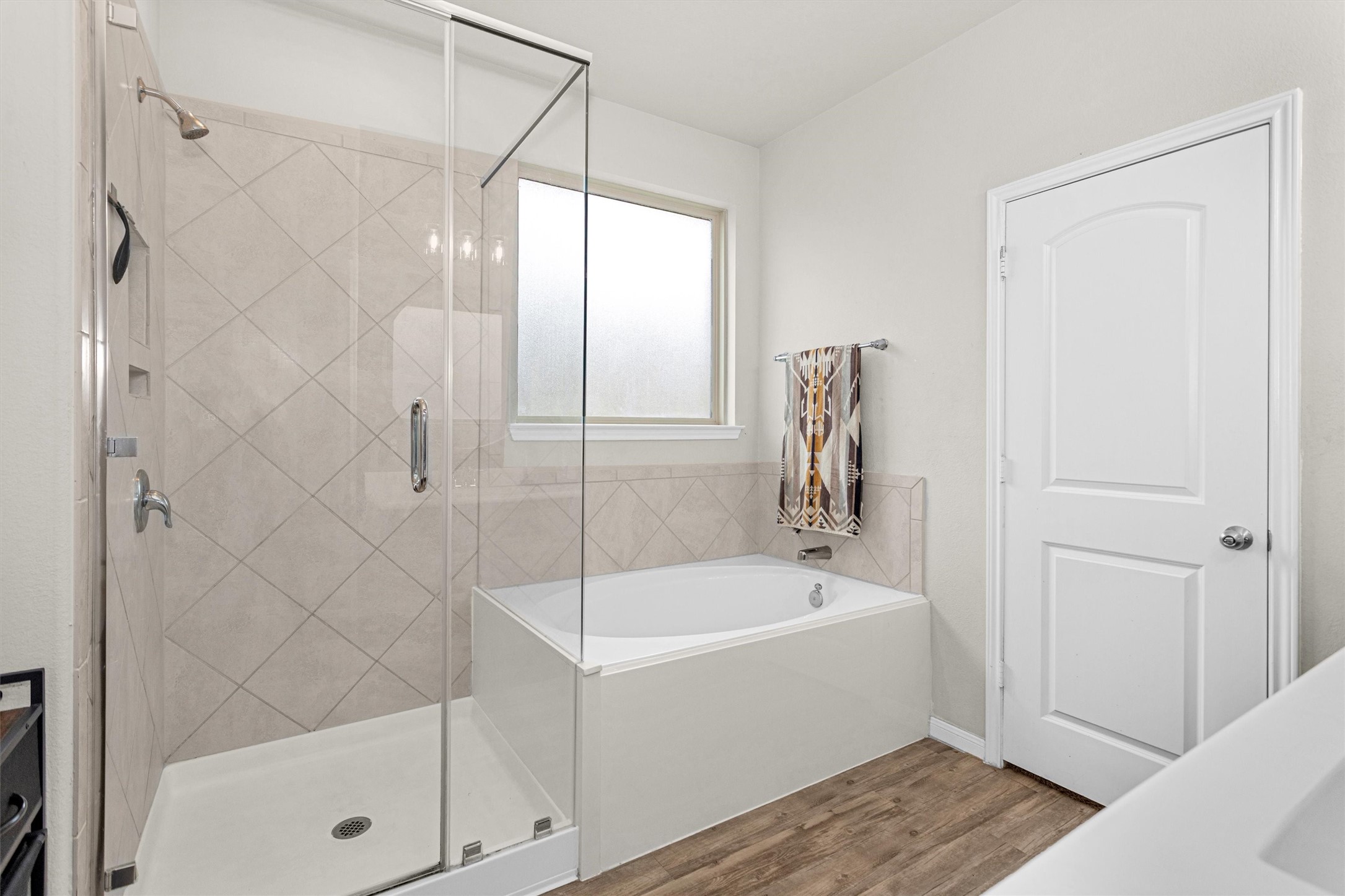 28000 Misty Evening Court Spring, TX 77386 - Photo 25 of 50 Separate shower & garden tub.