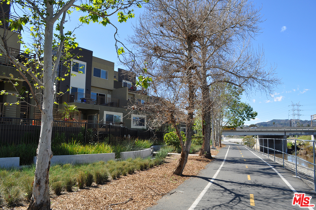 2970 Ripple Place, Unit 101 Los Angeles, CA 90039 - Photo 23 of 24