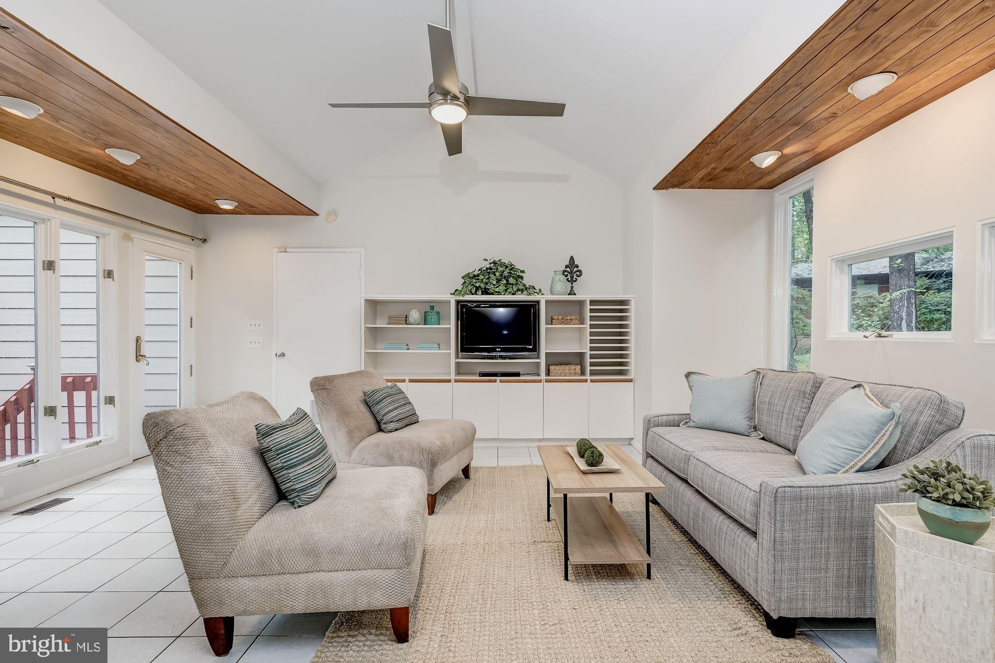 10109 Lloyd Road Potomac, MD 20854 - Photo 13 of 43 Gallery Image 13