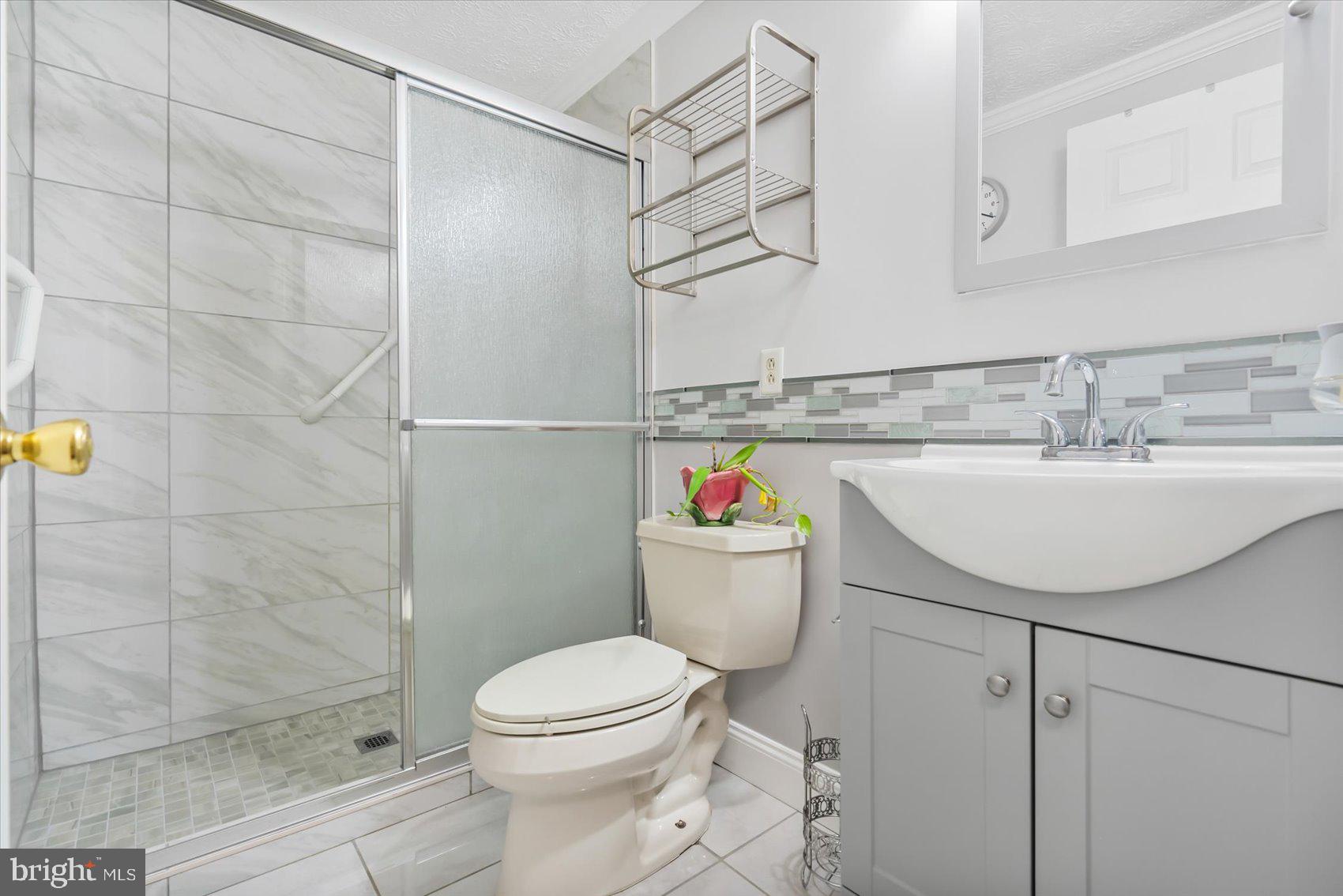 8524 Woodfall Road Nottingham, MD 21236 - Photo 23 of 39 Full Bath-Main