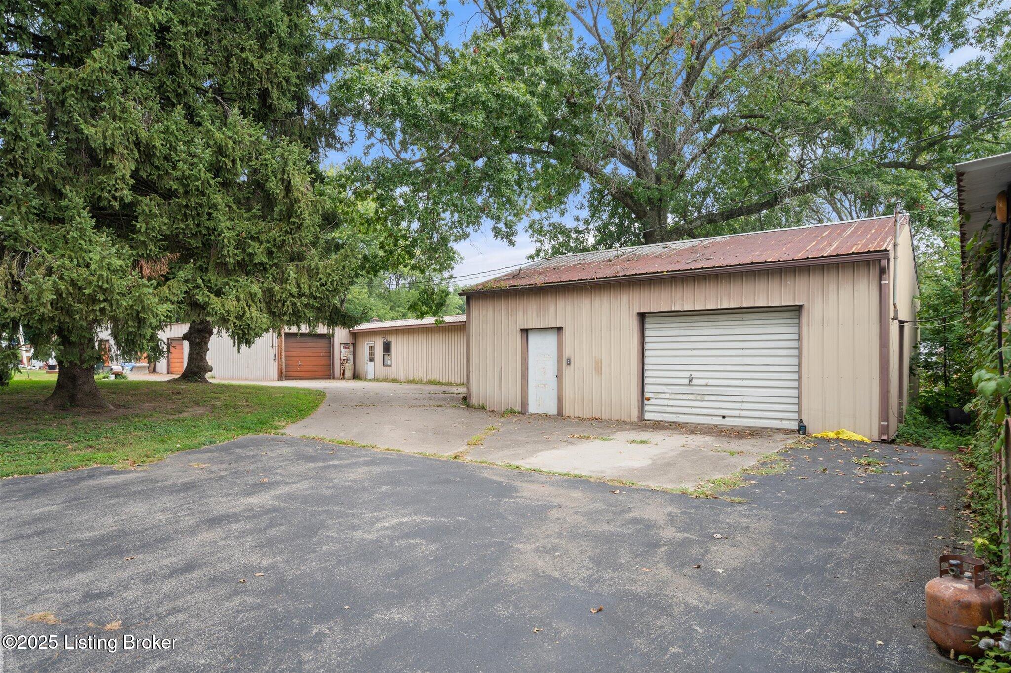2903-2911 Coral Ridge Road Brooks, KY 40109 - Photo 14 of 32 15-2903 Coral Ridge Rd -0079