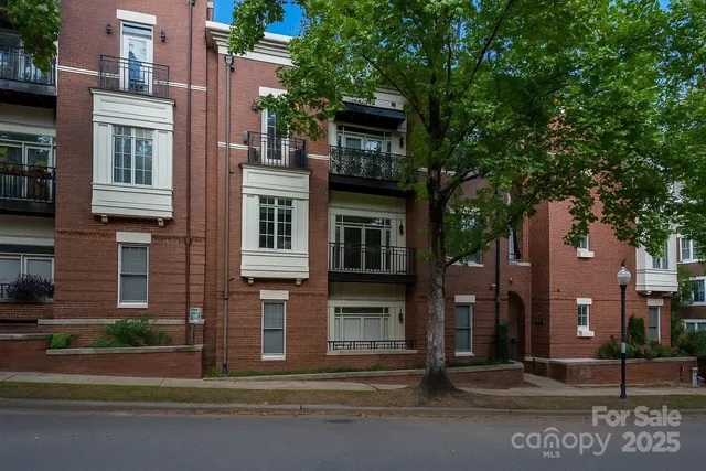 a building that has a lots of windows