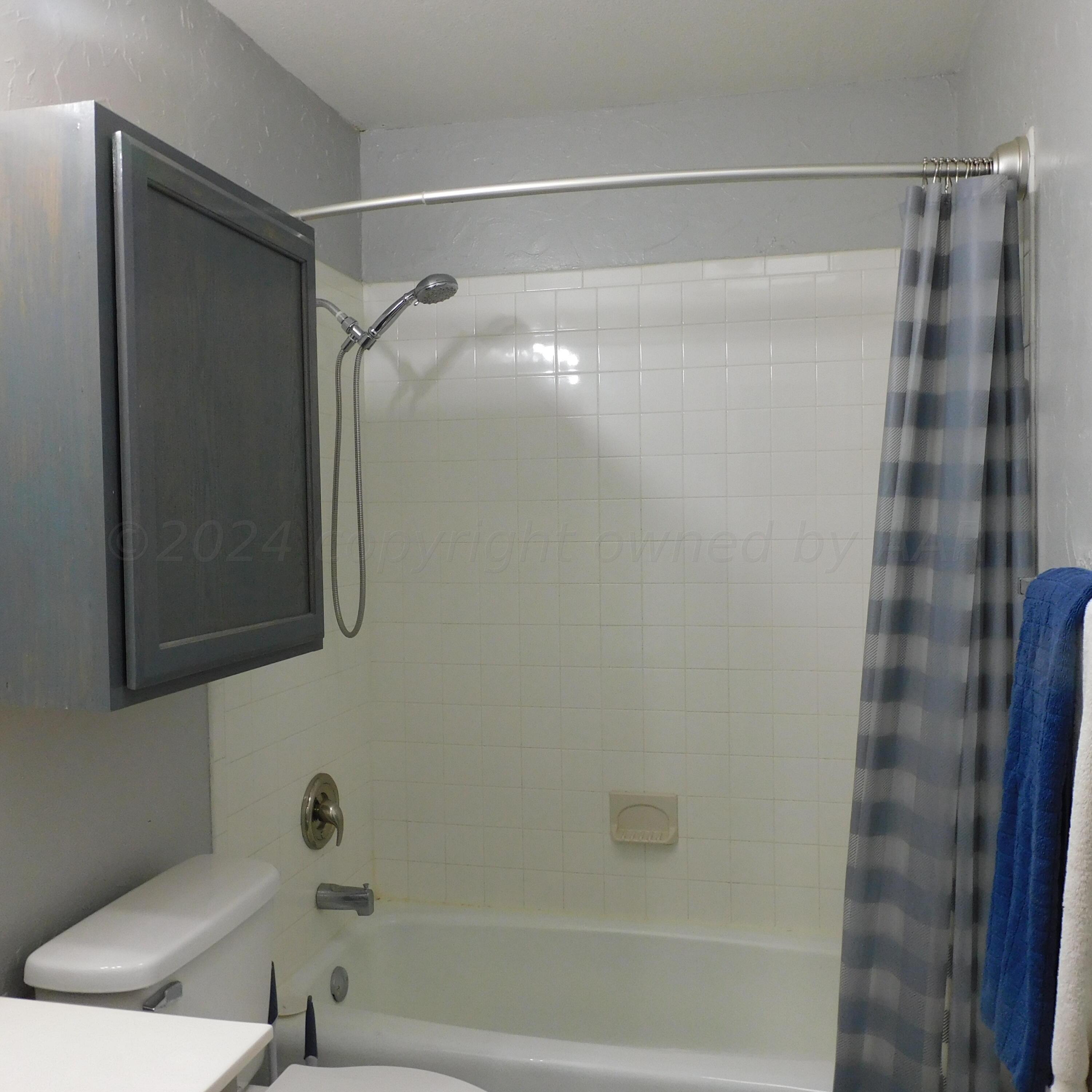 2201 Troveta Drive Amarillo, TX 79110 - Photo 17 of 33 a bathroom with a shower and a bath tub