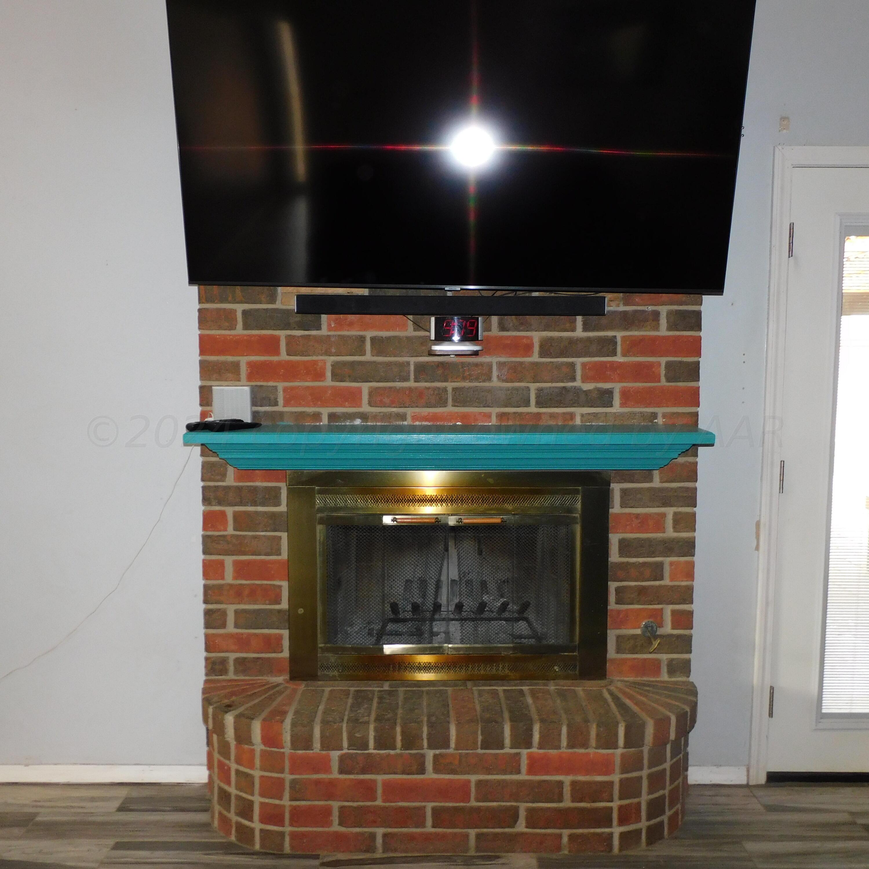 2201 Troveta Drive Amarillo, TX 79110 - Photo 24 of 33 a fireplace with glass top