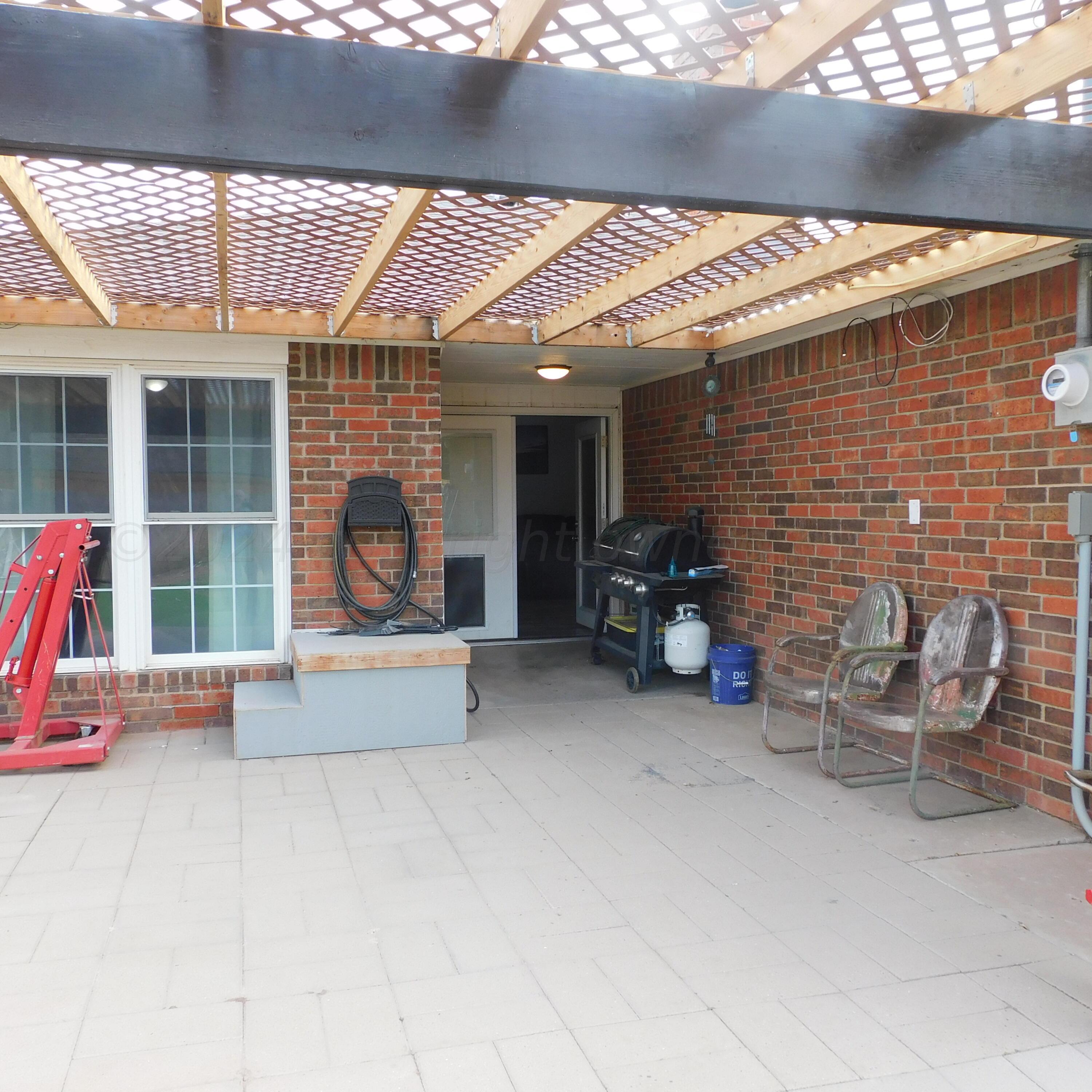 2201 Troveta Drive Amarillo, TX 79110 - Photo 33 of 33 a view of a chairs and table in a patio