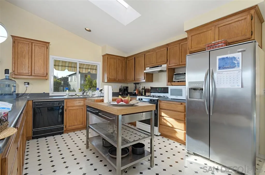 226 3rd Street Encinitas, CA 92024 - Photo 6 of 23 Gallery Image 6