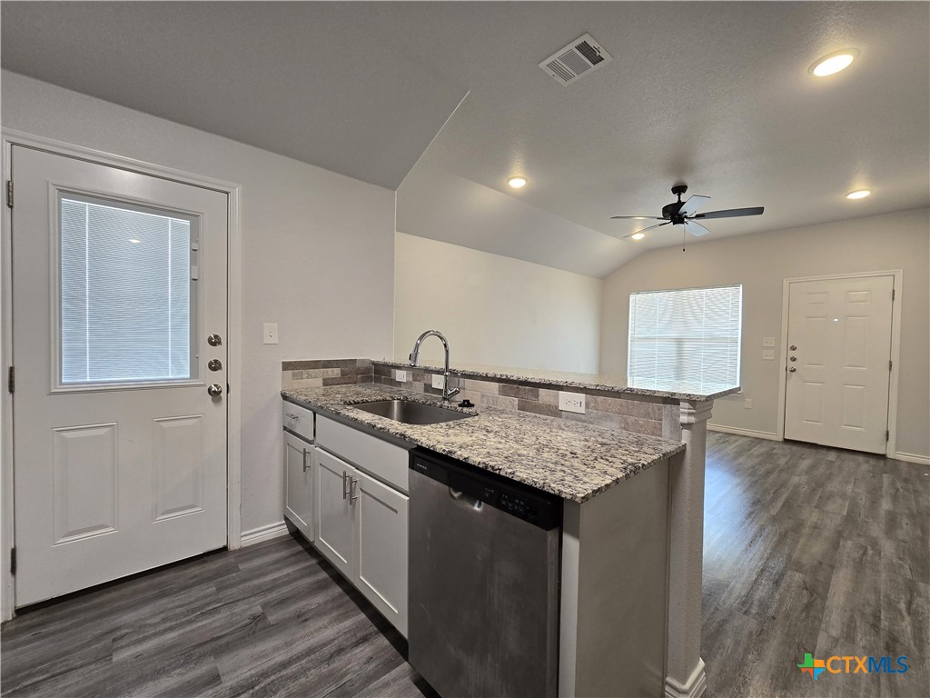 122 Wind Ridge Drive, Unit B Copperas Cove, TX 76522 - Photo 9 of 32 Gallery Image 9