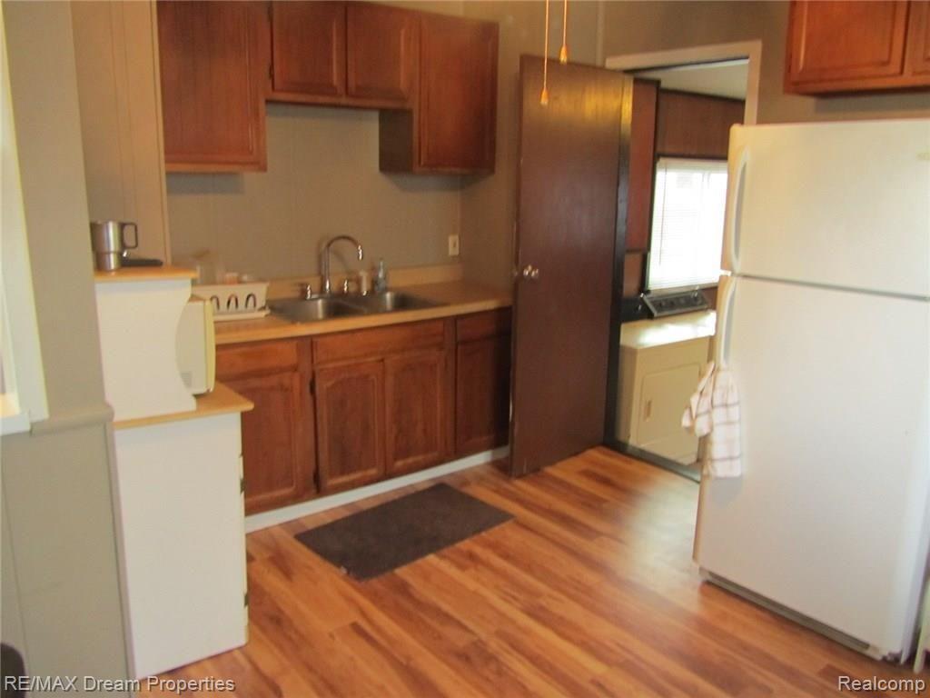 19357 Inkster Road Livonia, MI 48152 - Photo 8 of 16