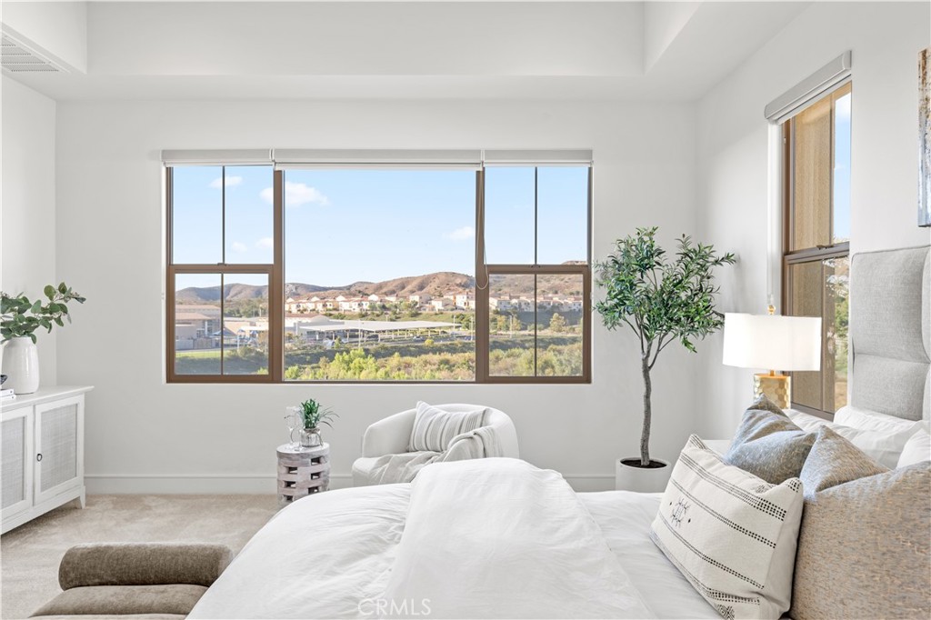 113 Halworth Irvine, CA 92618 - Photo 19 of 30 a bedroom with furniture and a large window