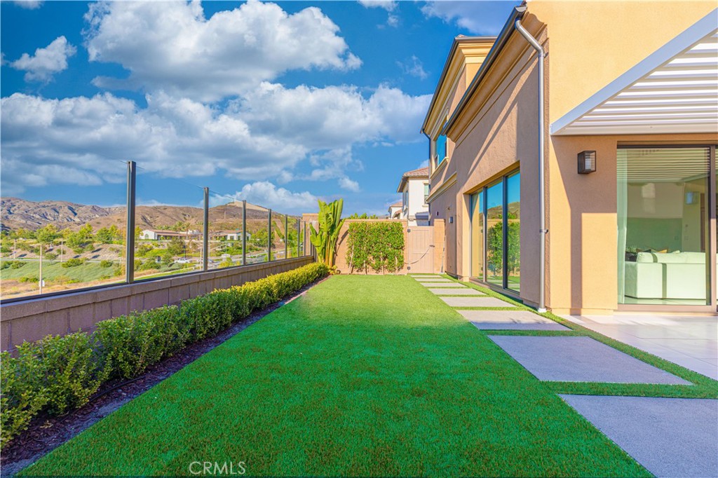 113 Halworth Irvine, CA 92618 - Photo 5 of 30 a house view with garden space