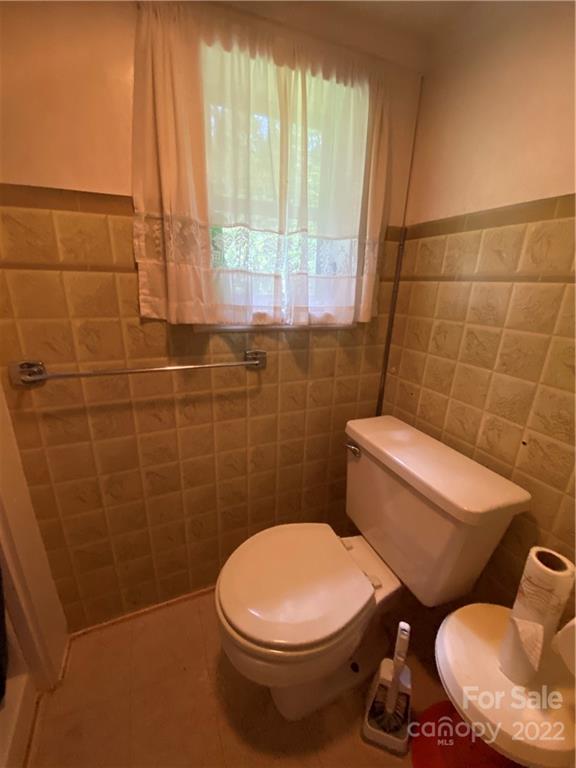 8247 Joe Poore Road Newland, NC 28657 - Photo 18 of 27 Gallery Image 18