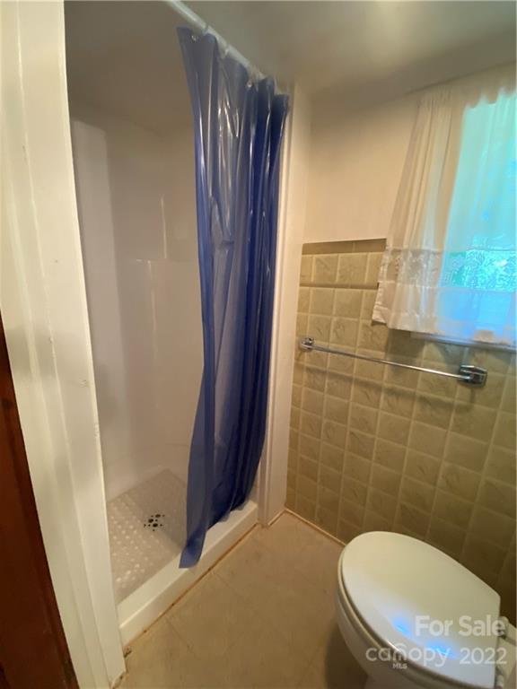 8247 Joe Poore Road Newland, NC 28657 - Photo 19 of 27 Gallery Image 19