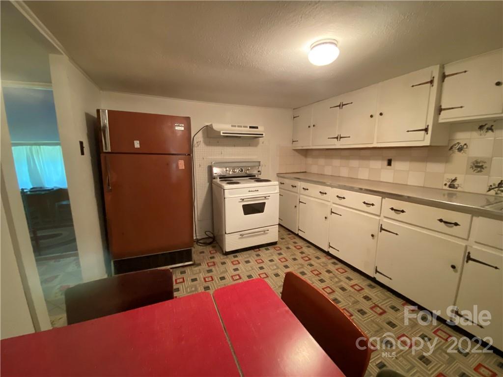 8247 Joe Poore Road Newland, NC 28657 - Photo 20 of 27 Gallery Image 20