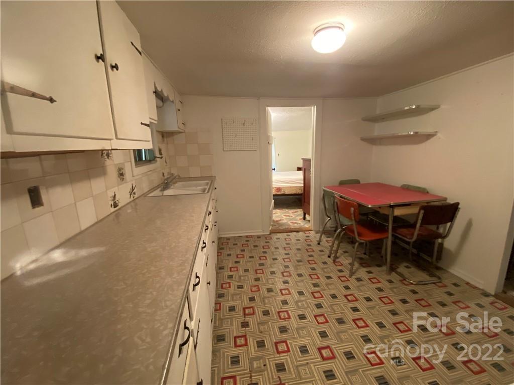 8247 Joe Poore Road Newland, NC 28657 - Photo 21 of 27 Gallery Image 21