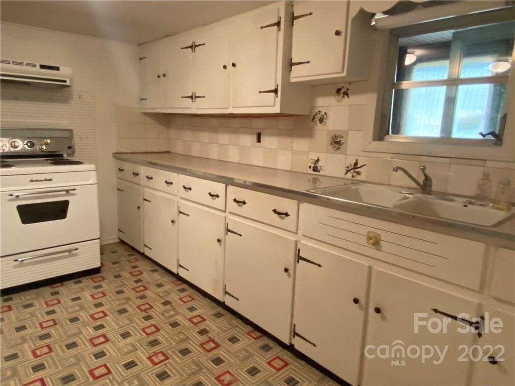 8247 Joe Poore Road Newland, NC 28657 - Photo 22 of 27 Gallery Image 22