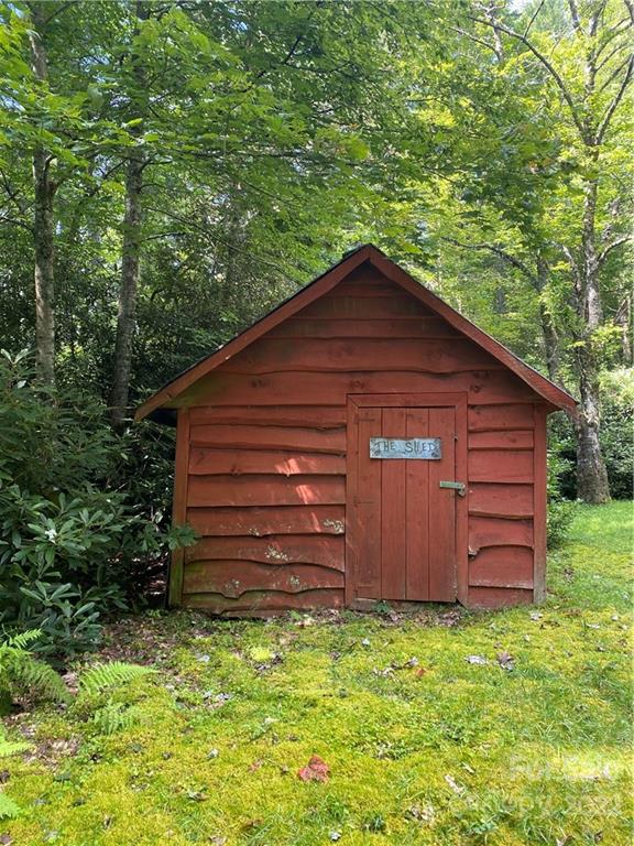 8247 Joe Poore Road Newland, NC 28657 - Photo 8 of 27 Gallery Image 8