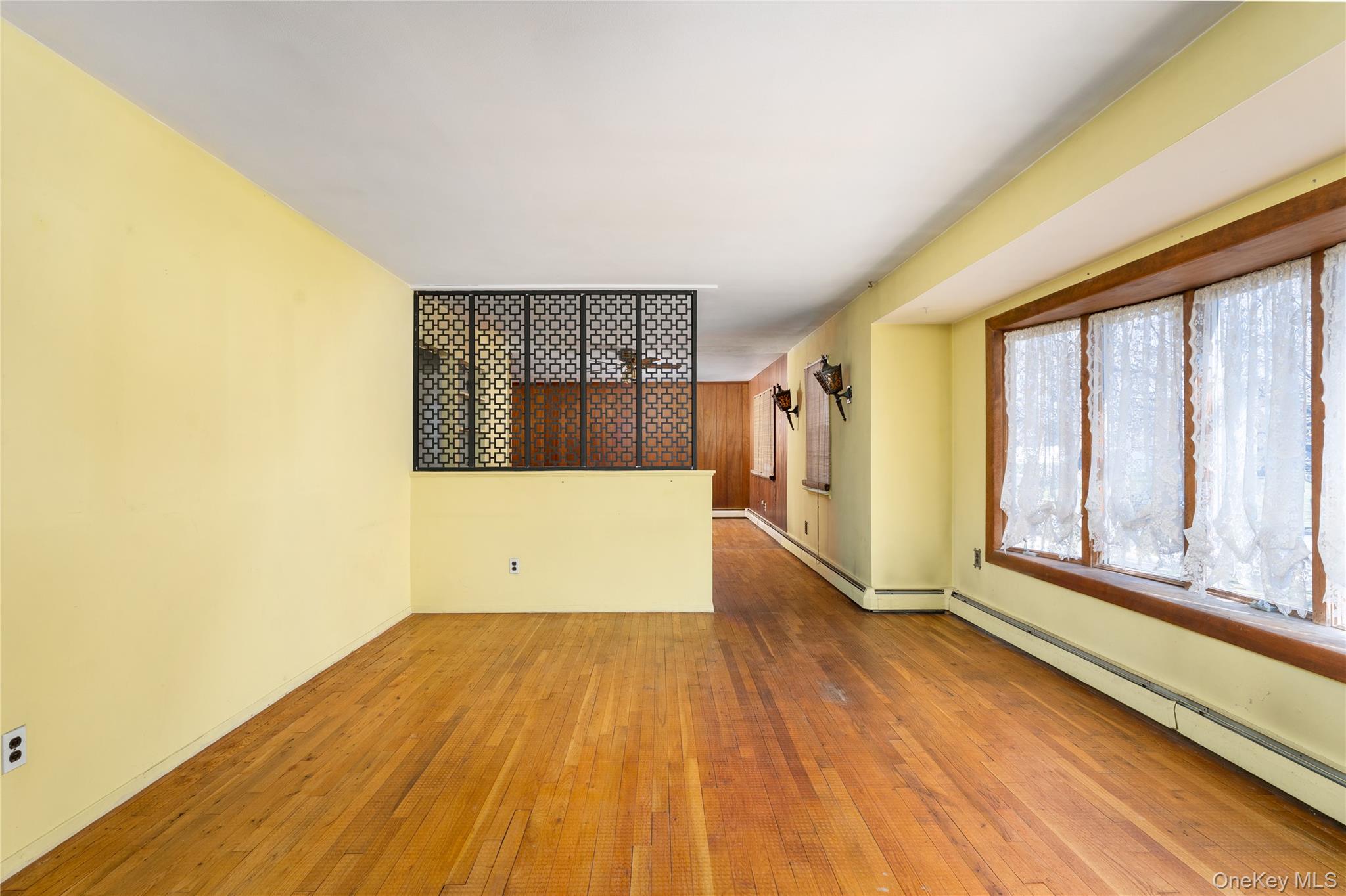 52 Woodbury Road Farmingville, NY 11738 - Photo 3 of 25