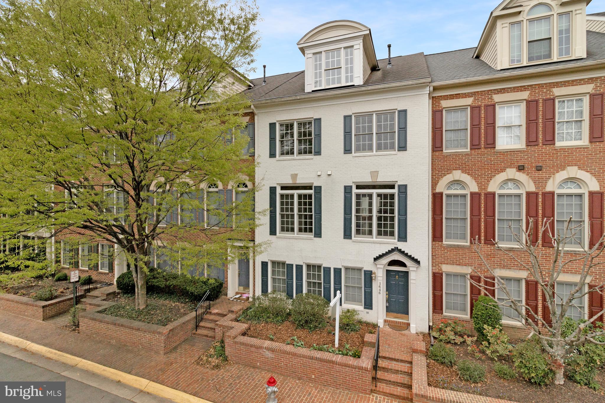 1646 Colonial Hills Drive McLean, VA 22102 - Photo 2 of 39 front view of a building