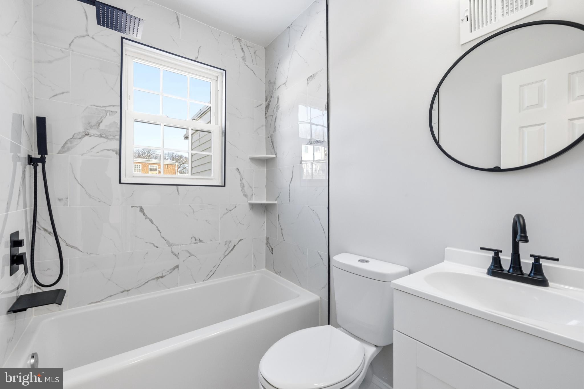 334 Nicholson Street Northeast Washington, DC 20011 - Photo 14 of 23 Upstairs full bathroom