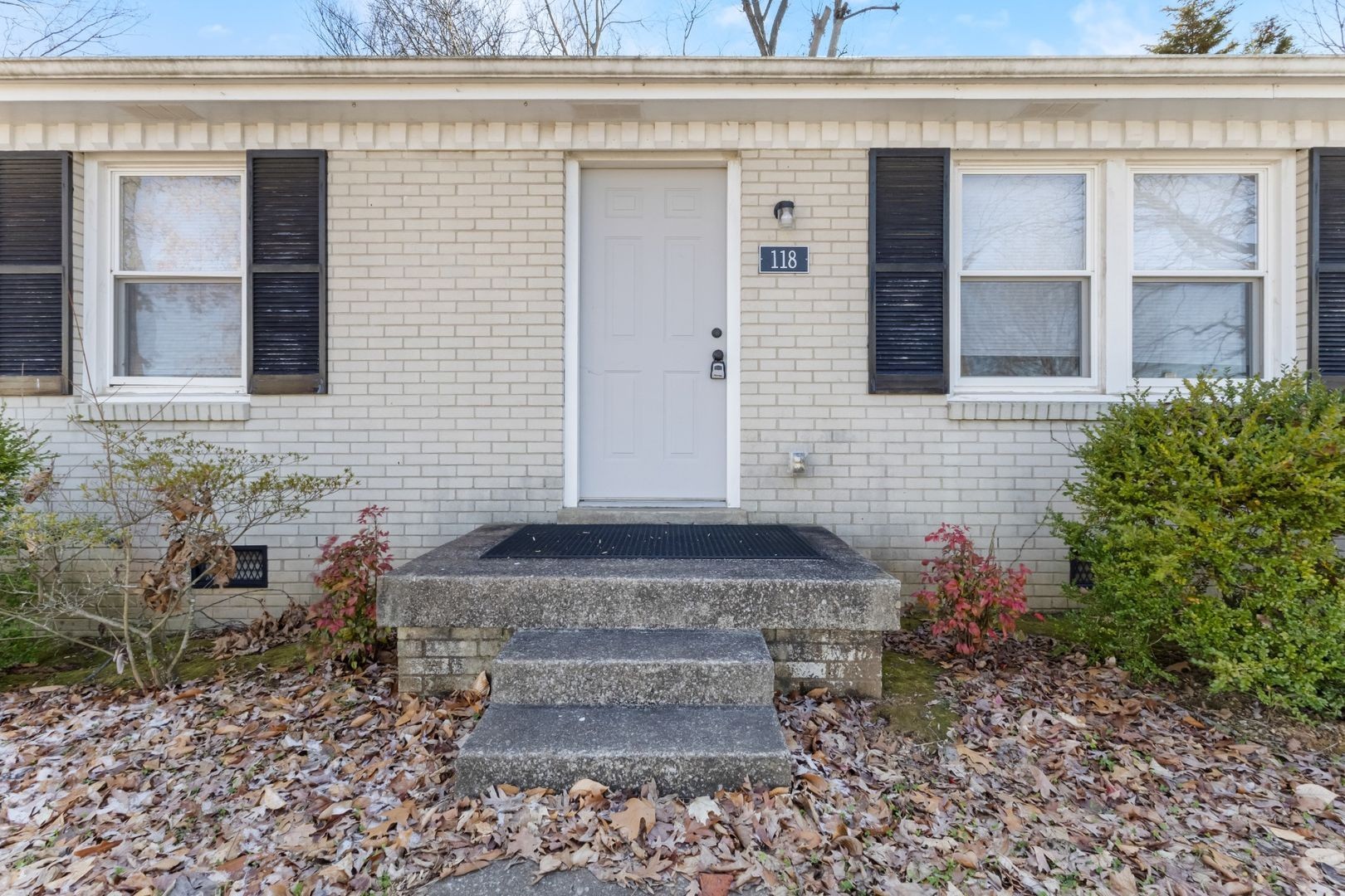 118 Union Hall Road Clarksville, TN 37040 - Photo 2 of 26 a front view of a house with a yard