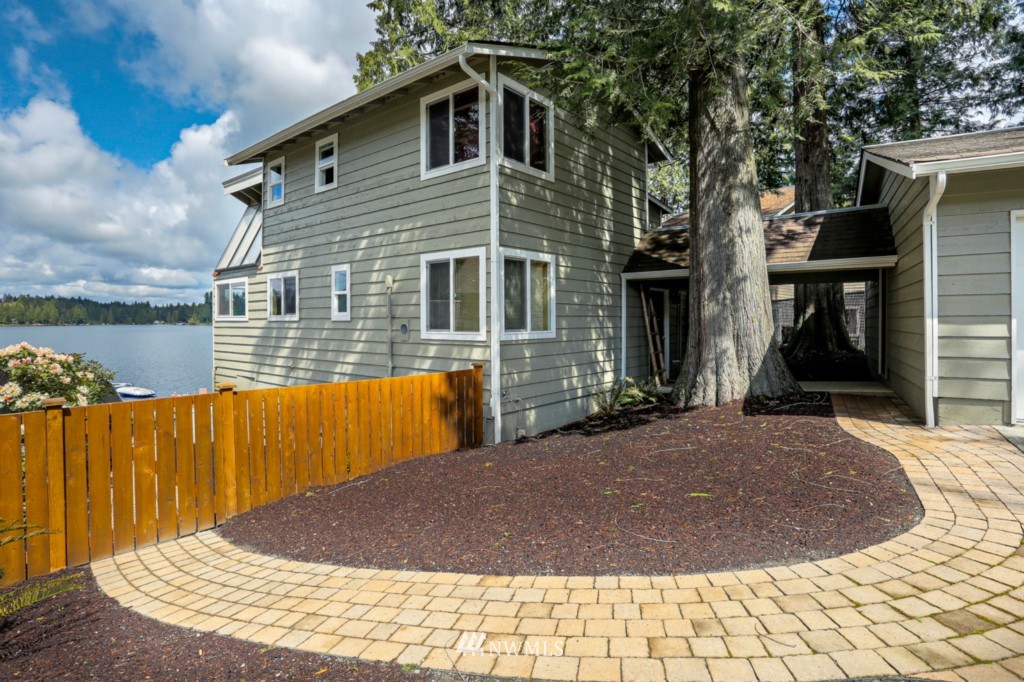 24217 South Lake Roesiger Road Snohomish, WA 98290 - Photo 2 of 22