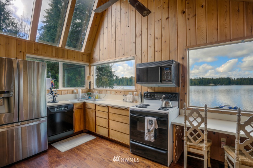 24217 South Lake Roesiger Road Snohomish, WA 98290 - Photo 11 of 22