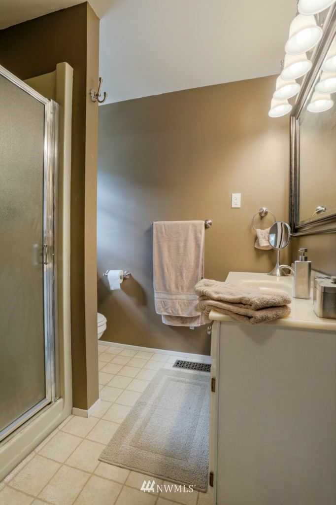 24217 South Lake Roesiger Road Snohomish, WA 98290 - Photo 17 of 22