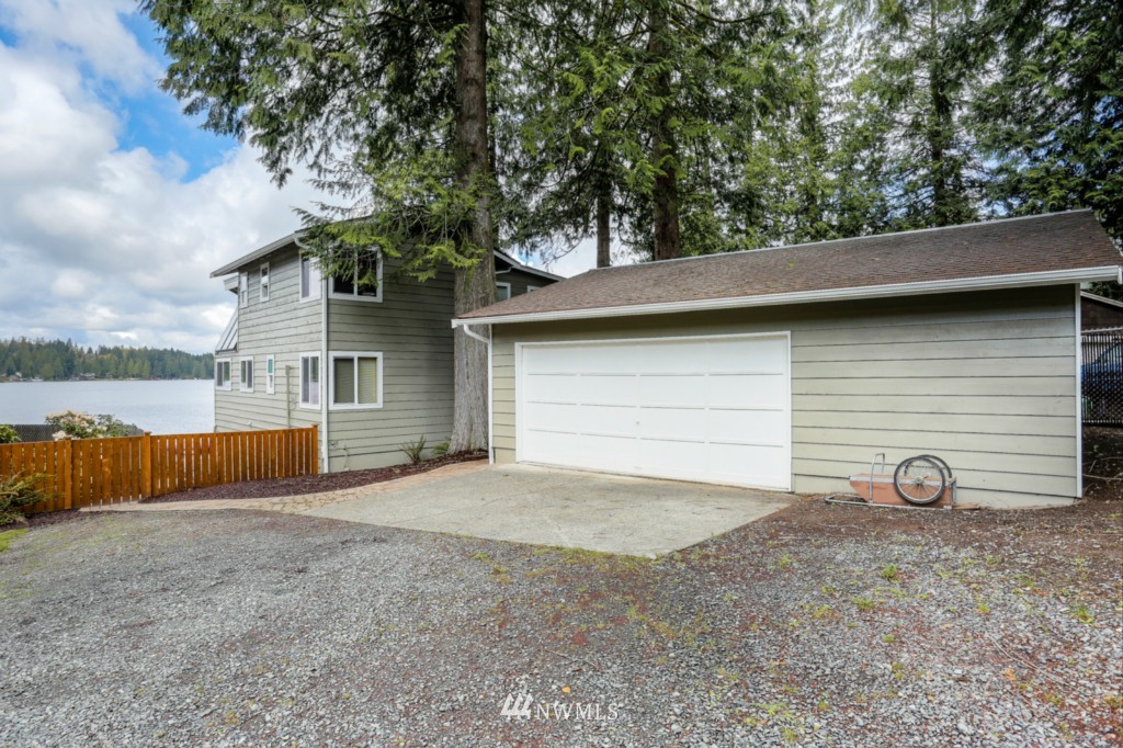 24217 South Lake Roesiger Road Snohomish, WA 98290 - Photo 4 of 22