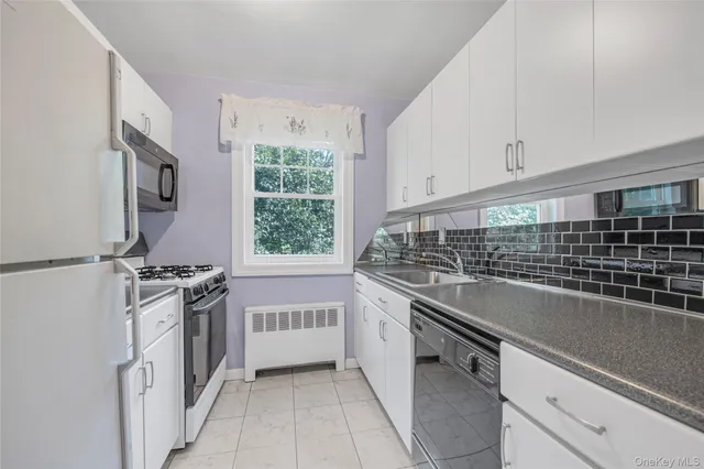 $268,000 | 226-09 Union Turnpike, Unit B | Oakland Gardens