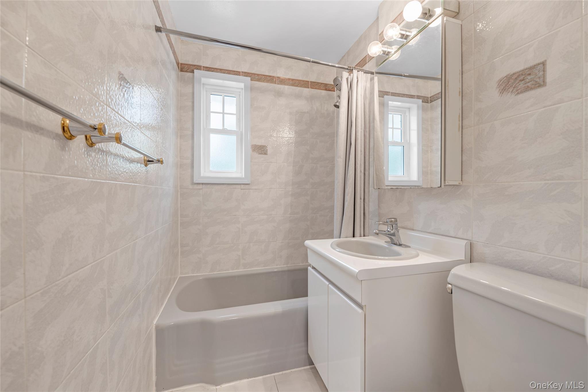 226-09 Union Turnpike, Unit B Queens, NY 11364 - Photo 6 of 8