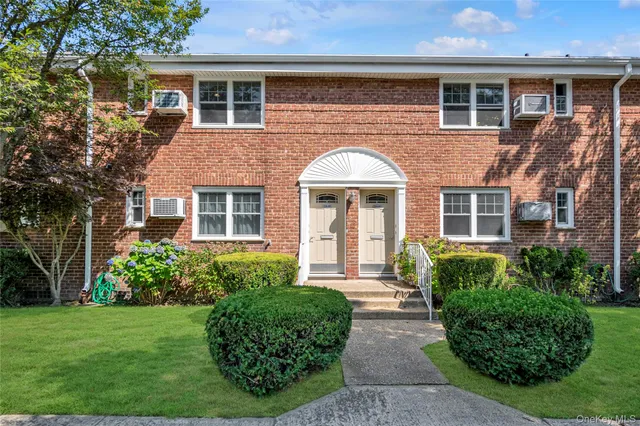 $268,000 | 226-09 Union Turnpike, Unit B | Oakland Gardens