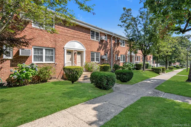 $268,000 | 226-09 Union Turnpike, Unit B | Oakland Gardens
