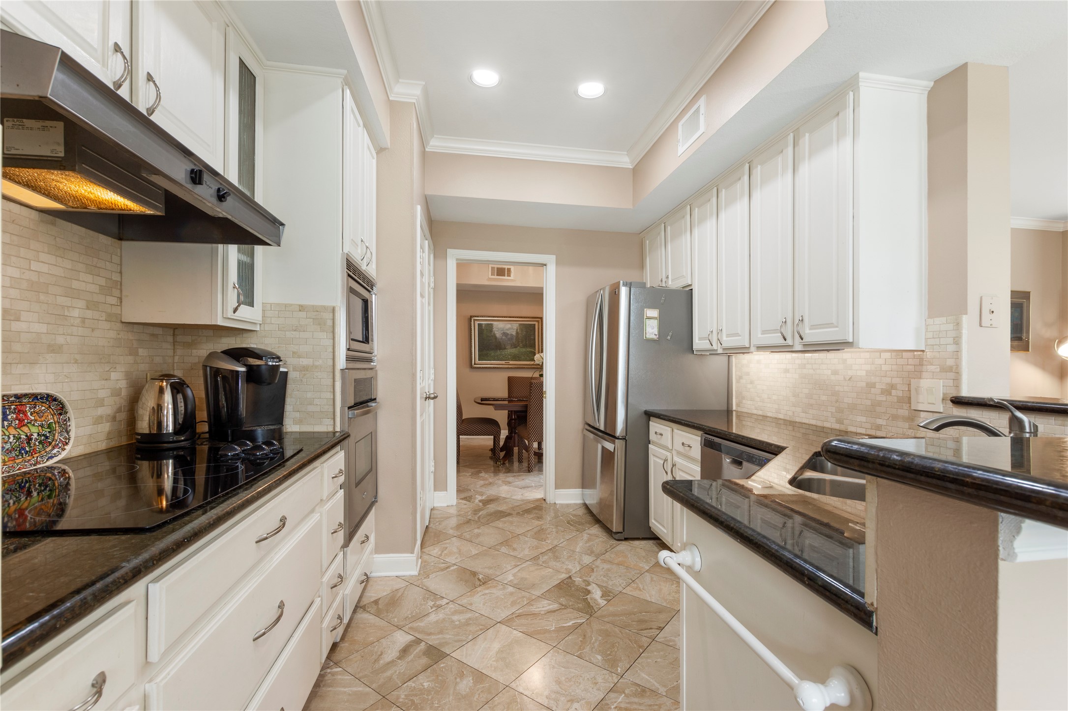 457 Mariners Drive Kemah, TX 77565 - Photo 11 of 25 Kitchen has plenty of counter space and cabinets.
